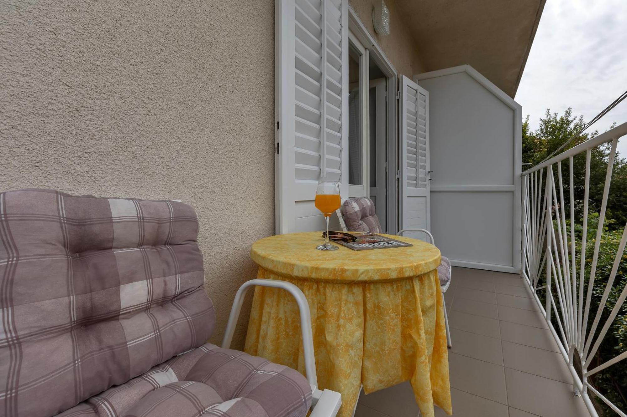 Apartment And Mila Makarska