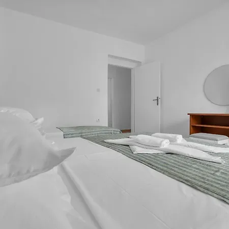 Apartment And Rooms Mila Makarska Exterior photo