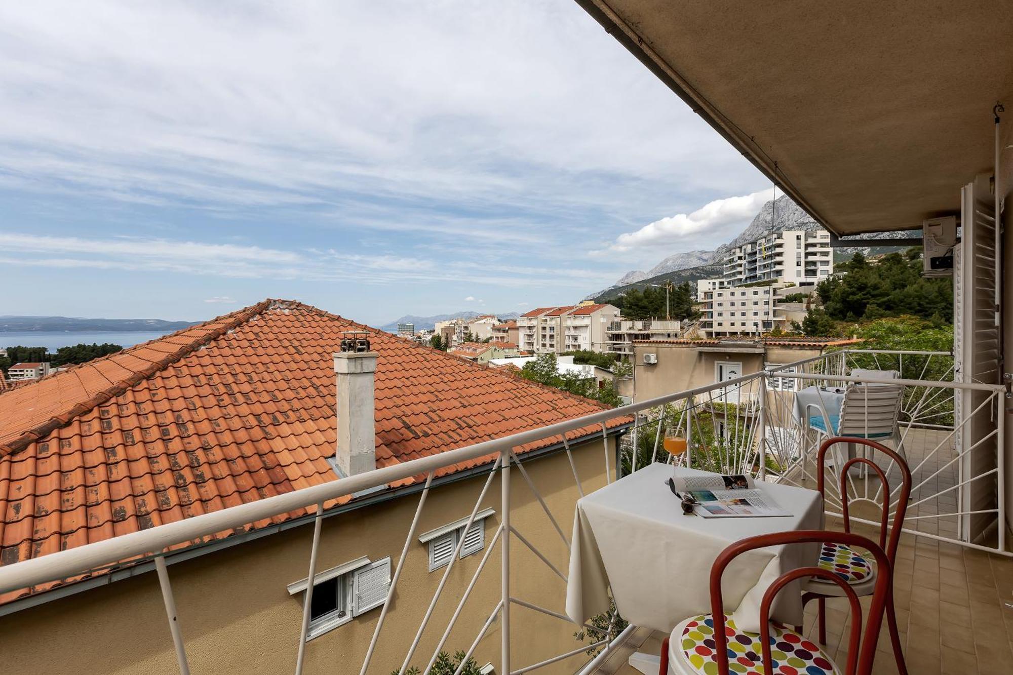 Apartment And Mila Makarska