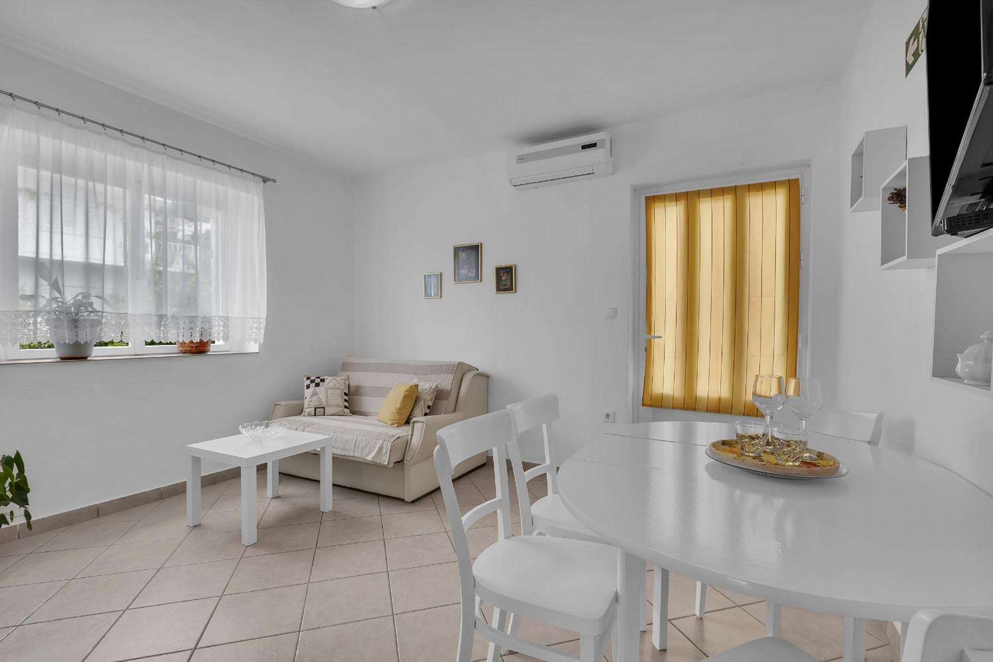 Apartment And Mila Makarska