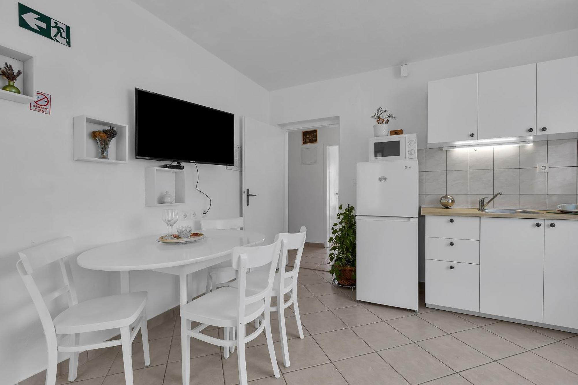 Apartment And Mila Makarska