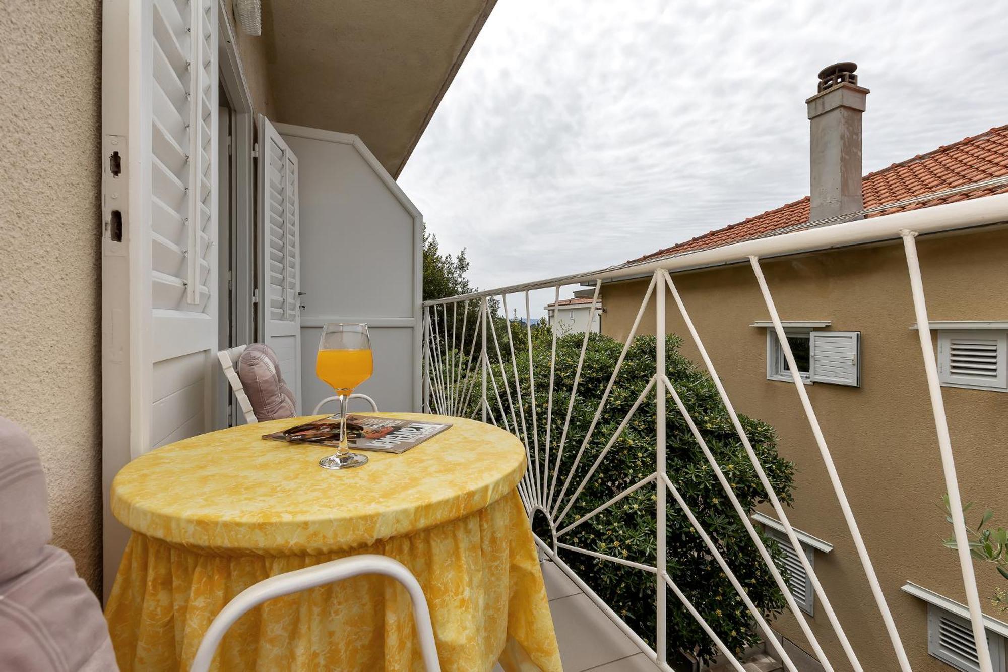 Apartment And Mila *